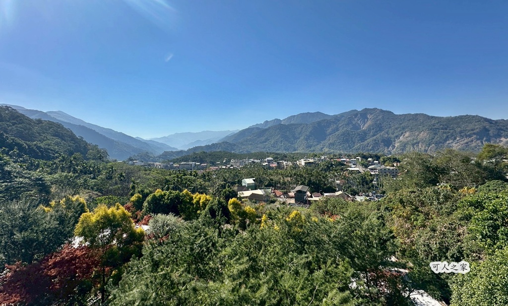 FIRST CLASS COFFEE,一頂小坊,停車場,南投下午茶,南投咖啡廳,南投水里,咖啡甜點,山景咖啡,工業風,挑高設計,景觀餐廳,水里景點,療癒秘境,約會景點,觀景咖啡廳