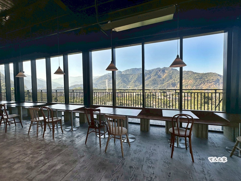 FIRST CLASS COFFEE,一頂小坊,停車場,南投下午茶,南投咖啡廳,南投水里,咖啡甜點,山景咖啡,工業風,挑高設計,景觀餐廳,水里景點,療癒秘境,約會景點,觀景咖啡廳