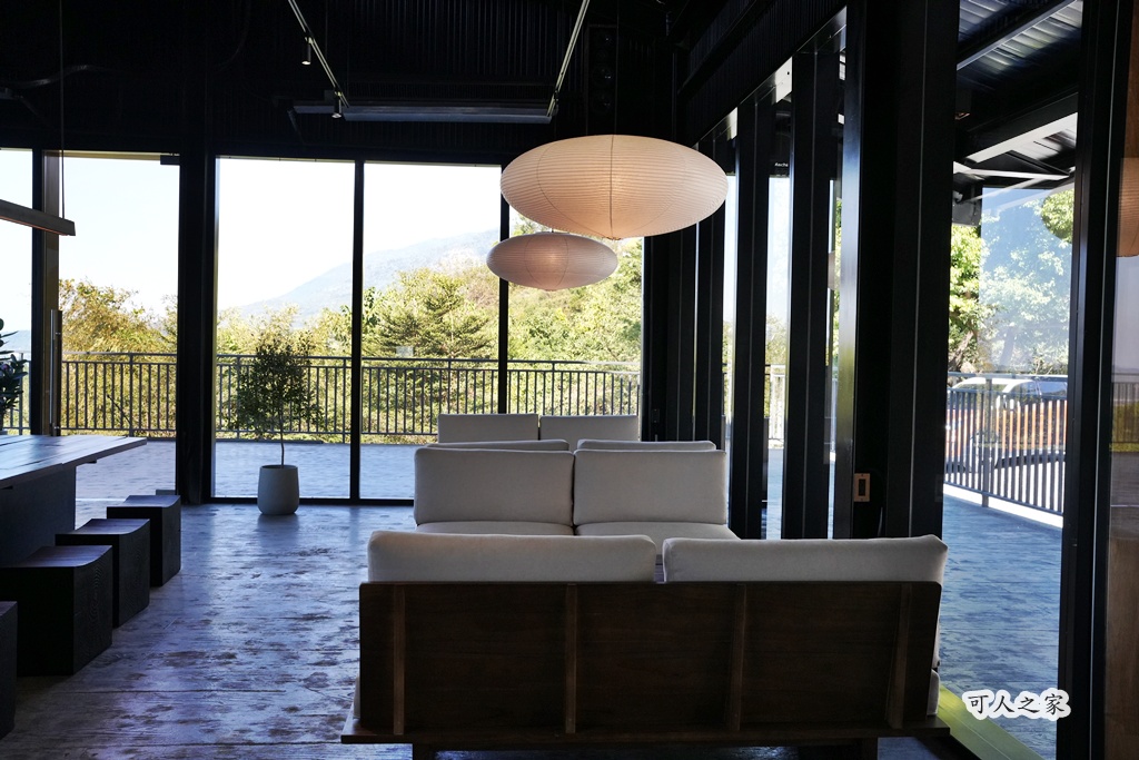 FIRST CLASS COFFEE,一頂小坊,停車場,南投下午茶,南投咖啡廳,南投水里,咖啡甜點,山景咖啡,工業風,挑高設計,景觀餐廳,水里景點,療癒秘境,約會景點,觀景咖啡廳