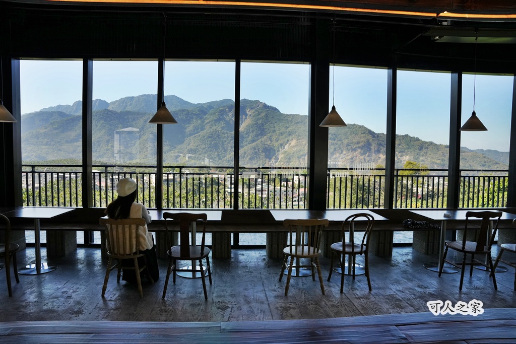 FIRST CLASS COFFEE,一頂小坊,停車場,南投下午茶,南投咖啡廳,南投水里,咖啡甜點,山景咖啡,工業風,挑高設計,景觀餐廳,水里景點,療癒秘境,約會景點,觀景咖啡廳