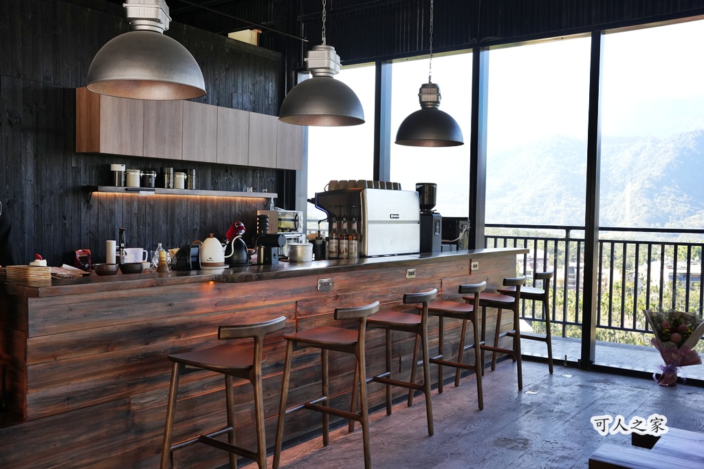 FIRST CLASS COFFEE,一頂小坊,停車場,南投下午茶,南投咖啡廳,南投水里,咖啡甜點,山景咖啡,工業風,挑高設計,景觀餐廳,水里景點,療癒秘境,約會景點,觀景咖啡廳