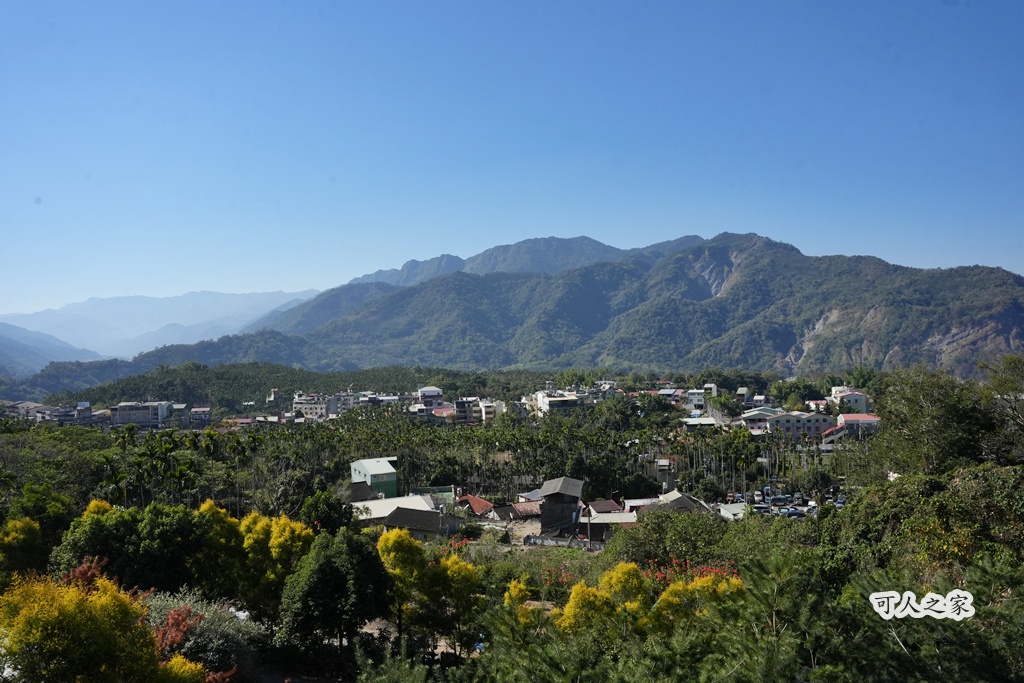 FIRST CLASS COFFEE,一頂小坊,停車場,南投下午茶,南投咖啡廳,南投水里,咖啡甜點,山景咖啡,工業風,挑高設計,景觀餐廳,水里景點,療癒秘境,約會景點,觀景咖啡廳