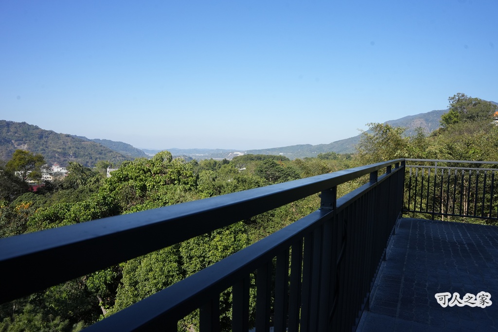 FIRST CLASS COFFEE,一頂小坊,停車場,南投下午茶,南投咖啡廳,南投水里,咖啡甜點,山景咖啡,工業風,挑高設計,景觀餐廳,水里景點,療癒秘境,約會景點,觀景咖啡廳