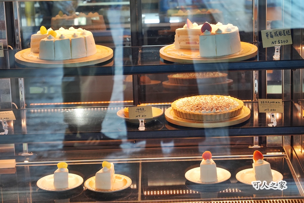 FIRST CLASS COFFEE,一頂小坊,停車場,南投下午茶,南投咖啡廳,南投水里,咖啡甜點,山景咖啡,工業風,挑高設計,景觀餐廳,水里景點,療癒秘境,約會景點,觀景咖啡廳