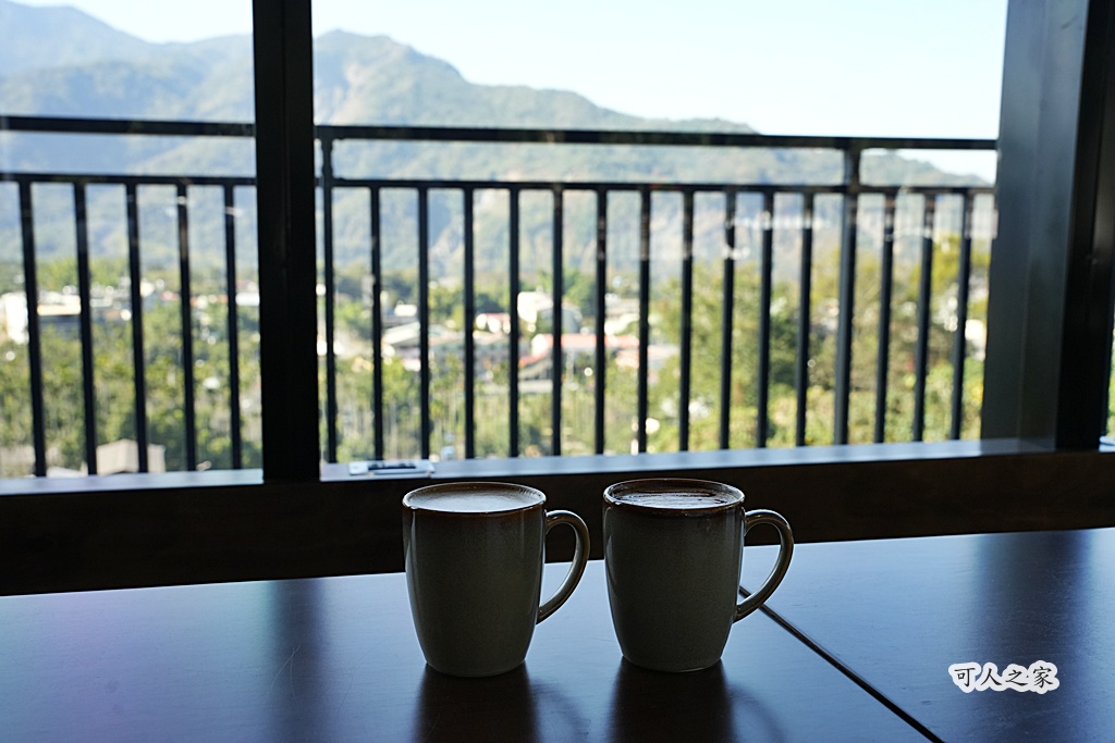 FIRST CLASS COFFEE,一頂小坊,停車場,南投下午茶,南投咖啡廳,南投水里,咖啡甜點,山景咖啡,工業風,挑高設計,景觀餐廳,水里景點,療癒秘境,約會景點,觀景咖啡廳