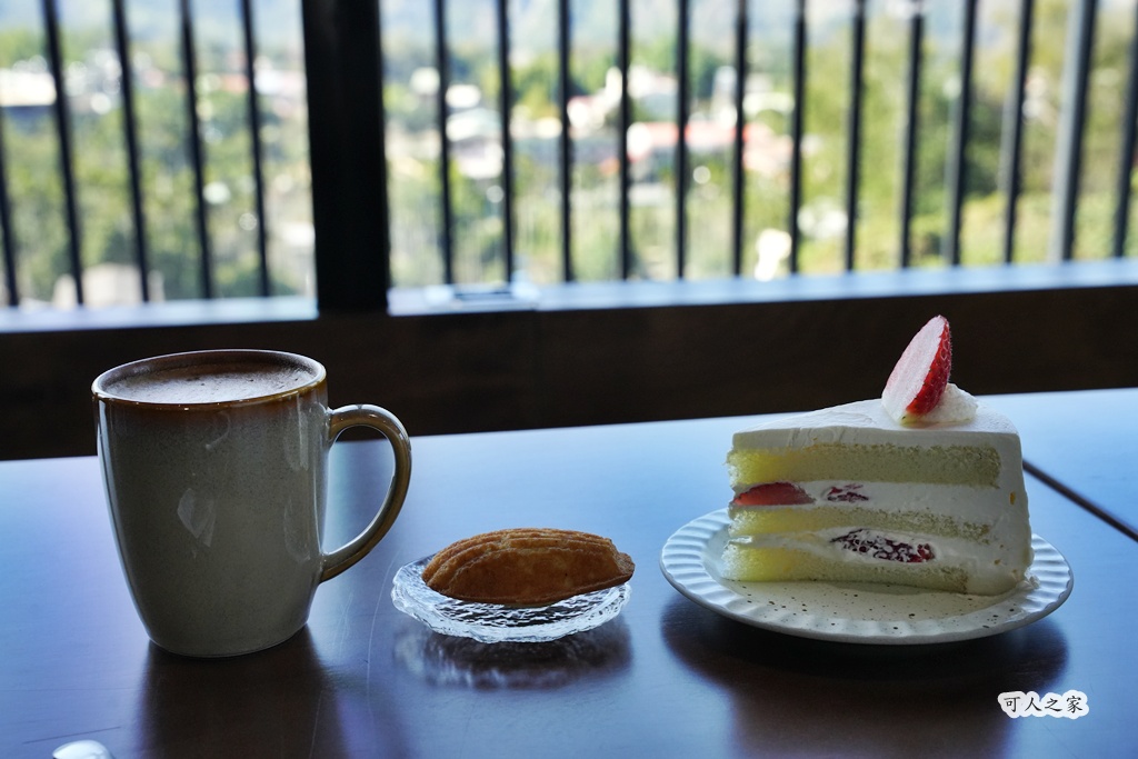 FIRST CLASS COFFEE,一頂小坊,停車場,南投下午茶,南投咖啡廳,南投水里,咖啡甜點,山景咖啡,工業風,挑高設計,景觀餐廳,水里景點,療癒秘境,約會景點,觀景咖啡廳