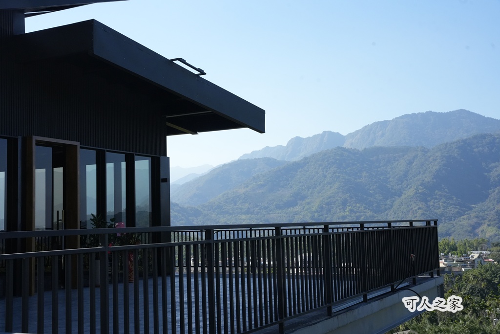 FIRST CLASS COFFEE,一頂小坊,停車場,南投下午茶,南投咖啡廳,南投水里,咖啡甜點,山景咖啡,工業風,挑高設計,景觀餐廳,水里景點,療癒秘境,約會景點,觀景咖啡廳