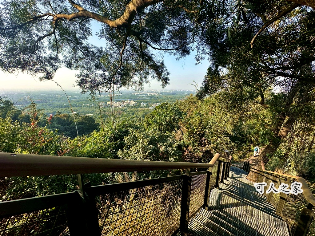 O型路線,三等三角點,下坡路段,休息區,停車場,健行時間,加比山,古坑景點,古坑步道,台灣好玩,台灣步道,挑戰型步道,斗六景點,斗南景點,步道全長,步道地圖,步道難度,登山入口,膝蓋不好,荷苞山,荷苞山公園,荷苞山步道,視野遼闊,親子步道 (需加註條件或不適合),階梯步道,雲林一日遊,雲林健行,雲林六輕,雲林古坑荷苞山步道,雲林展望,雲林景點,雲林爬山,雲林登山,雲林秘境 (稍微誇大,但可用於吸引點擊),靈台山建德寺地母廟,高CP值步道 O型路線,三等三角點,下坡路段,休息區,停車場,健行時間,加比山,古坑景點,古坑步道,台灣好玩,台灣步道,挑戰型步道,斗六景點,斗南景點,步道全長,步道地圖,步道難度,登山入口,膝蓋不好,荷苞山,荷苞山公園,荷苞山步道,視野遼闊,親子步道 (需加註條件或不適合),階梯步道,雲林一日遊,雲林健行,雲林六輕,雲林古坑荷苞山步道,雲林展望,雲林景點,雲林爬山,雲林登山,雲林秘境 (稍微誇大,但可用於吸引點擊),靈台山建德寺地母廟,高CP值步道