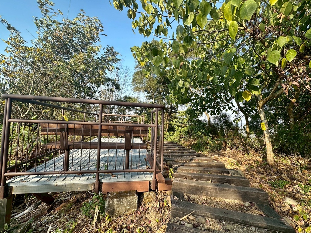 O型路線,三等三角點,下坡路段,休息區,停車場,健行時間,加比山,古坑景點,古坑步道,台灣好玩,台灣步道,挑戰型步道,斗六景點,斗南景點,步道全長,步道地圖,步道難度,登山入口,膝蓋不好,荷苞山,荷苞山公園,荷苞山步道,視野遼闊,親子步道 (需加註條件或不適合),階梯步道,雲林一日遊,雲林健行,雲林六輕,雲林古坑荷苞山步道,雲林展望,雲林景點,雲林爬山,雲林登山,雲林秘境 (稍微誇大,但可用於吸引點擊),靈台山建德寺地母廟,高CP值步道 O型路線,三等三角點,下坡路段,休息區,停車場,健行時間,加比山,古坑景點,古坑步道,台灣好玩,台灣步道,挑戰型步道,斗六景點,斗南景點,步道全長,步道地圖,步道難度,登山入口,膝蓋不好,荷苞山,荷苞山公園,荷苞山步道,視野遼闊,親子步道 (需加註條件或不適合),階梯步道,雲林一日遊,雲林健行,雲林六輕,雲林古坑荷苞山步道,雲林展望,雲林景點,雲林爬山,雲林登山,雲林秘境 (稍微誇大,但可用於吸引點擊),靈台山建德寺地母廟,高CP值步道