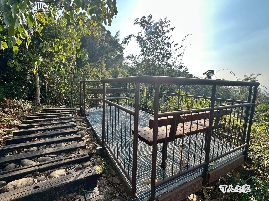 O型路線,三等三角點,下坡路段,休息區,停車場,健行時間,加比山,古坑景點,古坑步道,台灣好玩,台灣步道,挑戰型步道,斗六景點,斗南景點,步道全長,步道地圖,步道難度,登山入口,膝蓋不好,荷苞山,荷苞山公園,荷苞山步道,視野遼闊,親子步道 (需加註條件或不適合),階梯步道,雲林一日遊,雲林健行,雲林六輕,雲林古坑荷苞山步道,雲林展望,雲林景點,雲林爬山,雲林登山,雲林秘境 (稍微誇大，但可用於吸引點擊),靈台山建德寺地母廟,高CP值步道