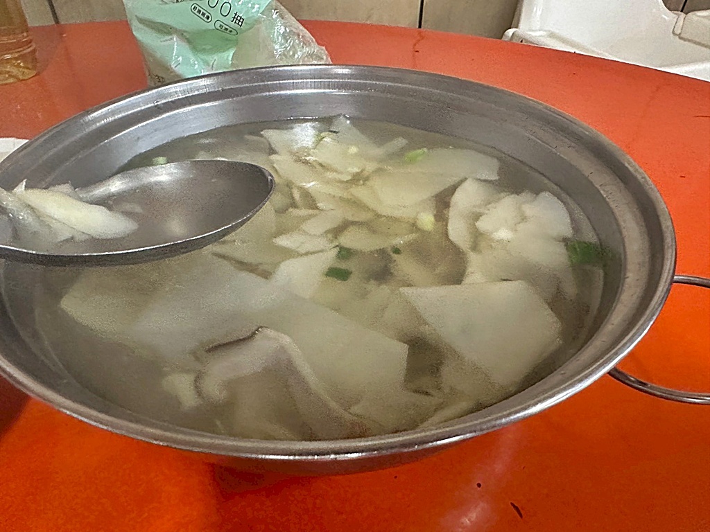 南投竹山【福伯脆皮黃金雞】色澤誘人酥脆度滿分,熱炒份量不大口味很好 @可人之家 @可人之家