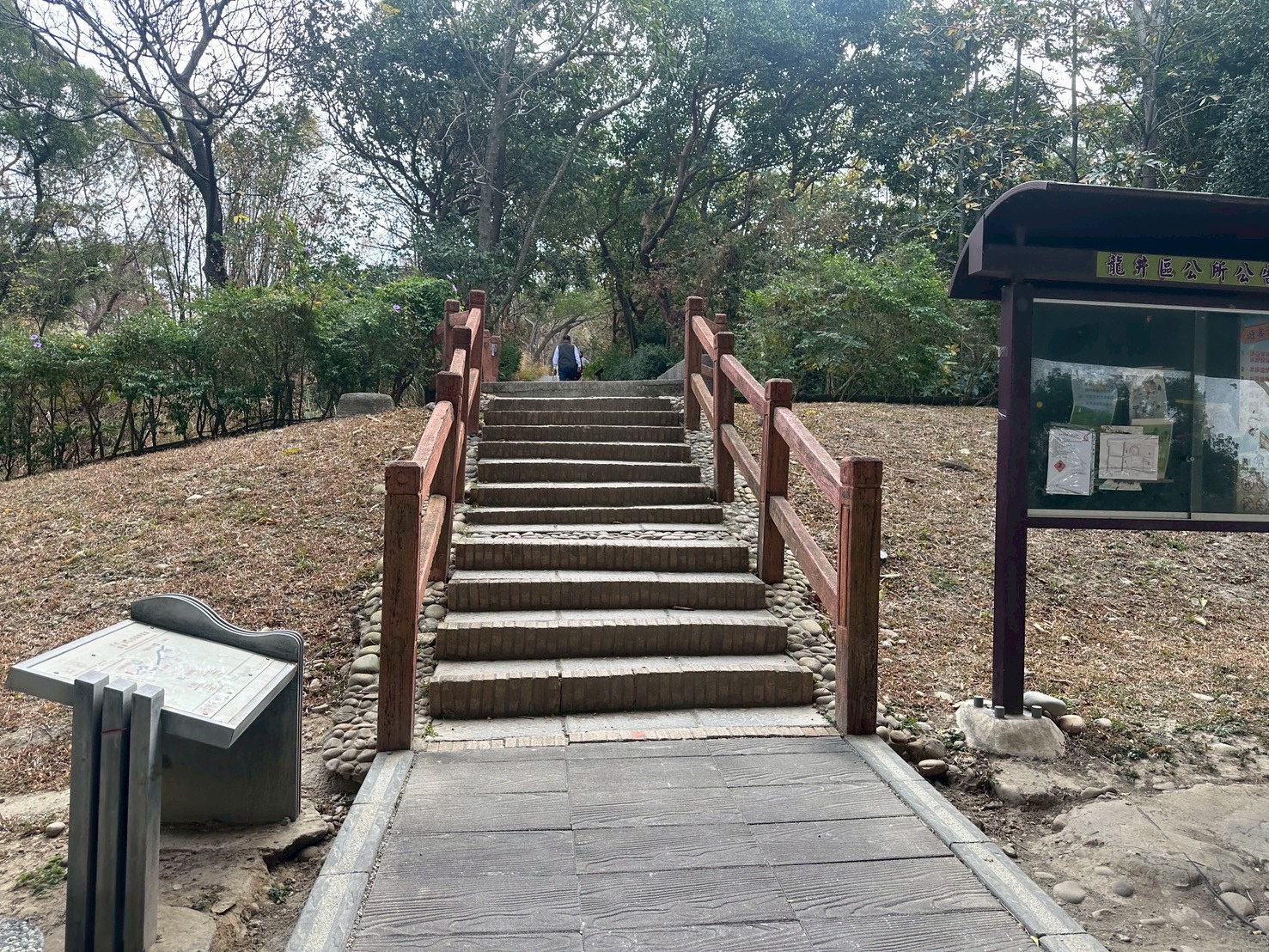 C路線,O型路線,休息涼亭,假日出遊,停車場,健行推薦,健行步道,台中步道,台中火力發電廠,台中龍井,國道三號橋下,土地公廟,大榕樹,大肚溪出海口,家庭健行,廁所,彰化線西鄉,戶外活動,木棧道,烤地瓜,登山,竹坑南寮登山步道,自然風光,親子共遊,觀景平台,踏青,輕鬆步道,雙龍搶珠,鯉魚山公園,龍井區,龍止觀