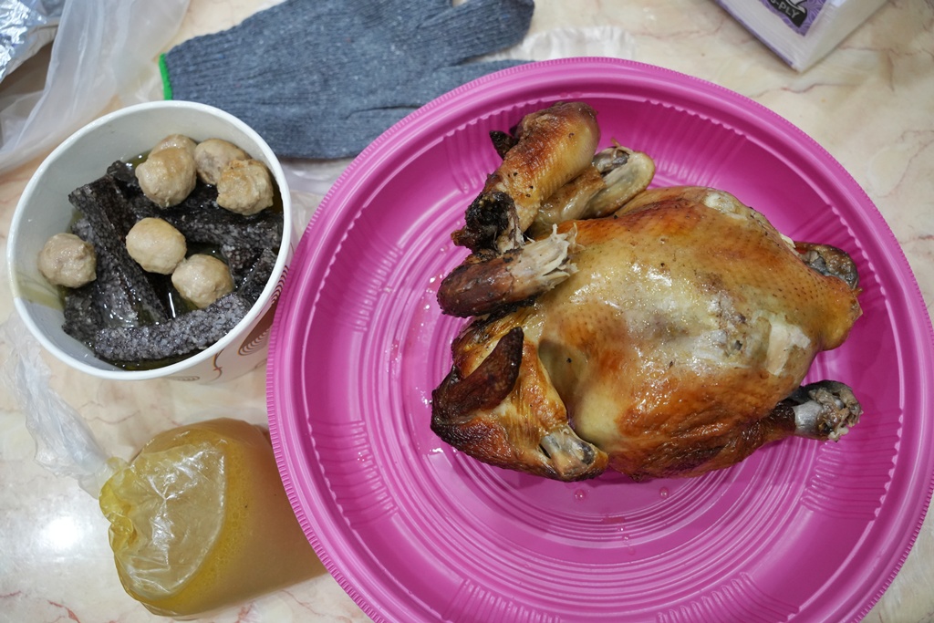 台中桶仔雞,台中烤雞,在地美食,桶仔雞米血,桶仔雞貢丸,烤雞推薦,舊車路桶仔雞,隱藏版美食,龍井桶仔雞,龍井美食