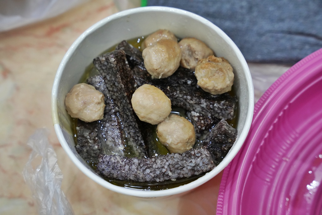 台中桶仔雞,台中烤雞,在地美食,桶仔雞米血,桶仔雞貢丸,烤雞推薦,舊車路桶仔雞,隱藏版美食,龍井桶仔雞,龍井美食