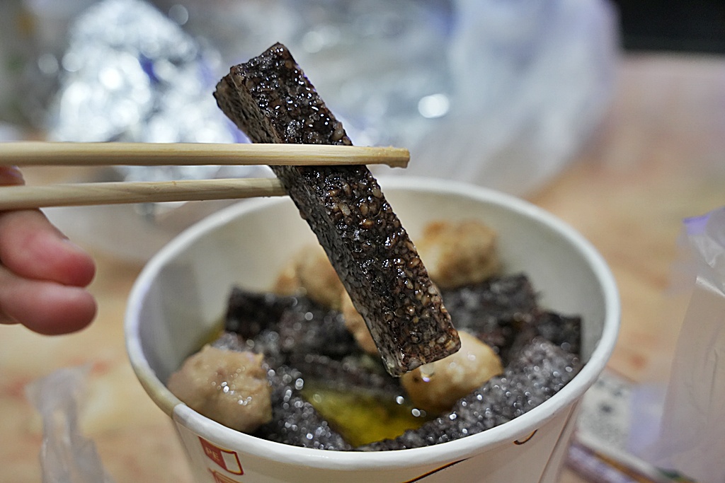 台中桶仔雞,台中烤雞,在地美食,桶仔雞米血,桶仔雞貢丸,烤雞推薦,舊車路桶仔雞,隱藏版美食,龍井桶仔雞,龍井美食