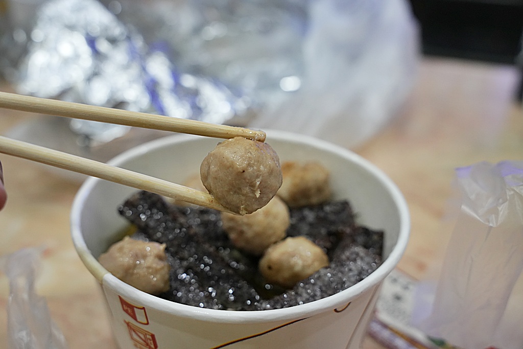 台中桶仔雞,台中烤雞,在地美食,桶仔雞米血,桶仔雞貢丸,烤雞推薦,舊車路桶仔雞,隱藏版美食,龍井桶仔雞,龍井美食