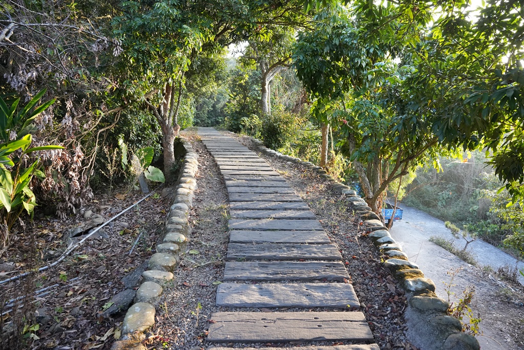 員林一日遊,員林景點,員林步道,彰化員林萬里長城步道,彰化步道推薦,森林芬多精,親子步道,輕鬆健行,高鐵景觀,鳳山寺