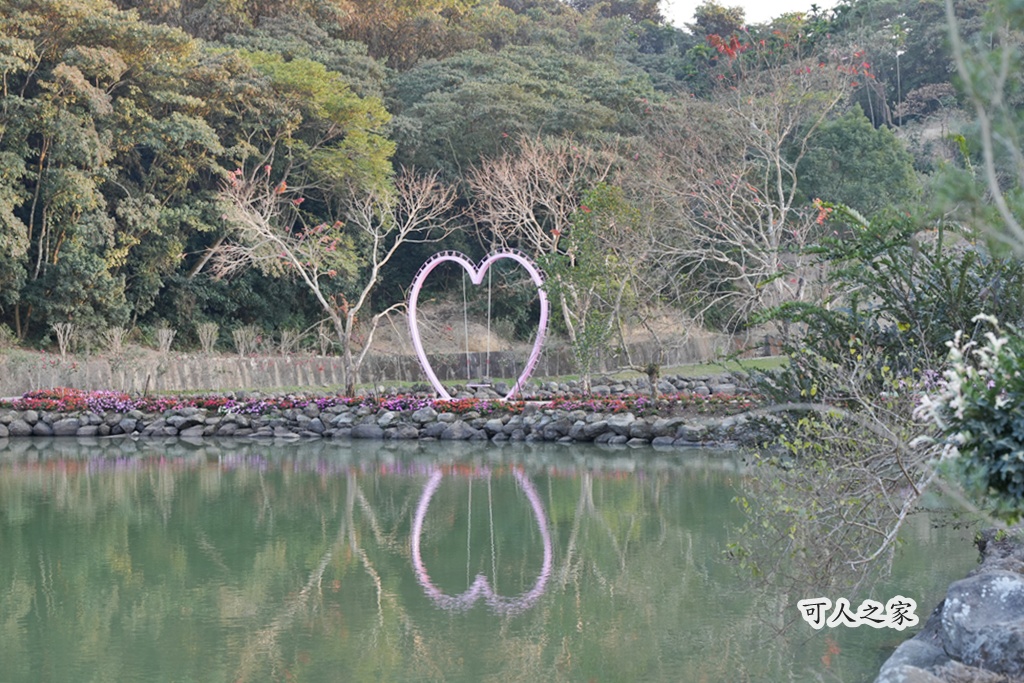 360度山景,九重葛,古坑景點,土匪寮,寵物友善,戶外景點,景觀餐廳,網美景點,親子景點,試營運,雲林古坑有風的地方,雲林新景點,雲林景點,麝香木花海 360度山景,九重葛,古坑景點,土匪寮,寵物友善,戶外景點,景觀餐廳,網美景點,親子景點,試營運,雲林古坑有風的地方,雲林新景點,雲林景點,麝香木花海