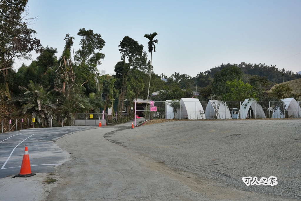 360度山景,九重葛,古坑景點,土匪寮,寵物友善,戶外景點,景觀餐廳,網美景點,親子景點,試營運,雲林古坑有風的地方,雲林新景點,雲林景點,麝香木花海 360度山景,九重葛,古坑景點,土匪寮,寵物友善,戶外景點,景觀餐廳,網美景點,親子景點,試營運,雲林古坑有風的地方,雲林新景點,雲林景點,麝香木花海