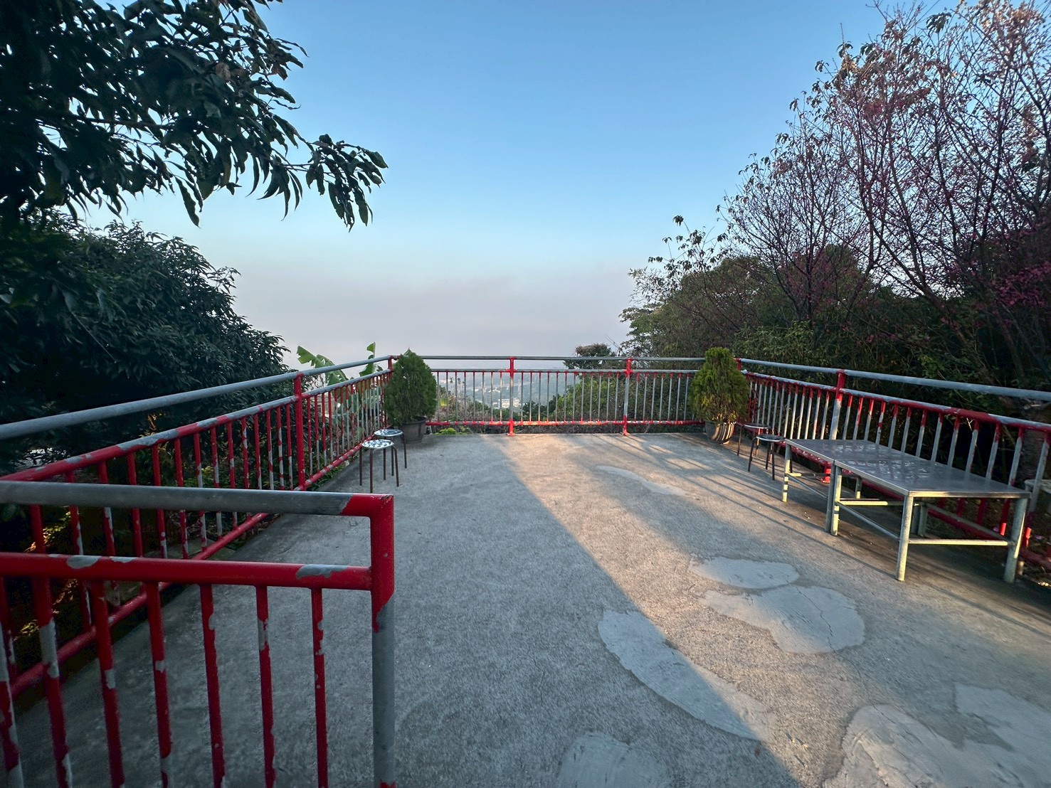 員林一日遊,員林景點,員林步道,彰化員林萬里長城步道,彰化步道推薦,森林芬多精,親子步道,輕鬆健行,高鐵景觀,鳳山寺