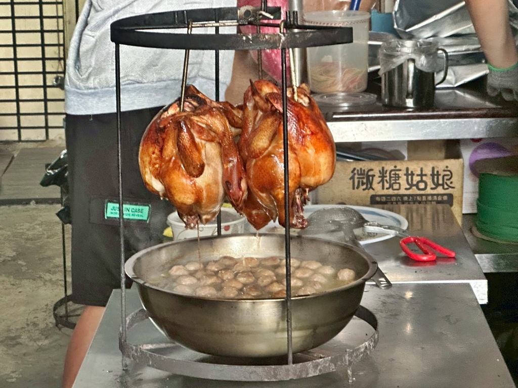 網站近期文章：龍井區舊車路超好吃桶仔雞│要預約的巷弄隱藏版美味，米血貢丸才是主角？