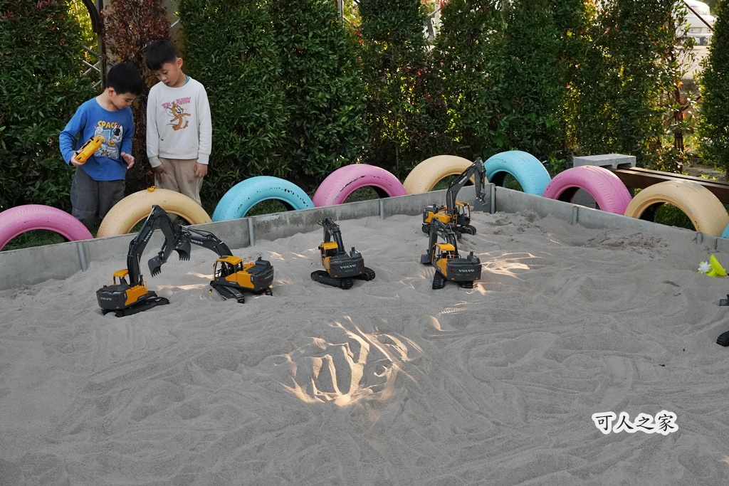 兒童遊戲區,史堤克先生虎尾,大片草皮,家庭聚餐。,景觀餐廳,溜小孩,牛排,玩沙池,自助吧,自助吧吃到飽,虎尾吃到飽,虎尾景觀餐廳,虎尾牛排,虎尾親子餐廳,雲林親子景點,電動挖土機,露營風餐廳