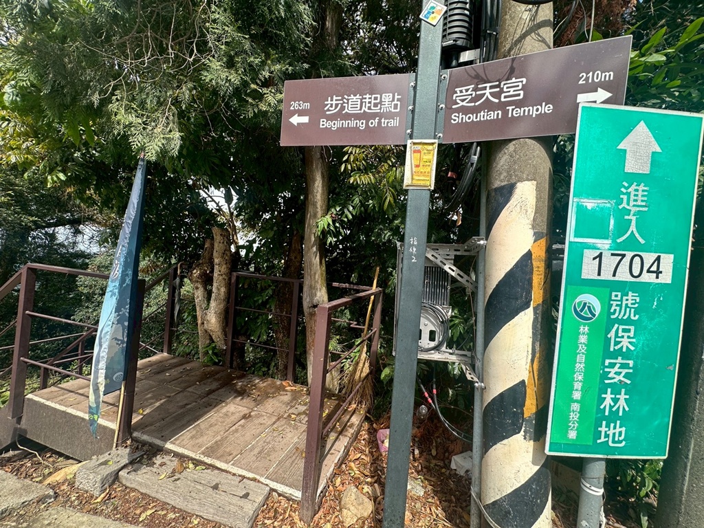 俯瞰景觀。,受天宮,坑內坑步道,彰化一日遊,彰化二水,彰化賞花,百年古道,親子步道,豐柏廣場,黃花風鈴木 俯瞰景觀。,受天宮,坑內坑步道,彰化一日遊,彰化二水,彰化賞花,百年古道,親子步道,豐柏廣場,黃花風鈴木