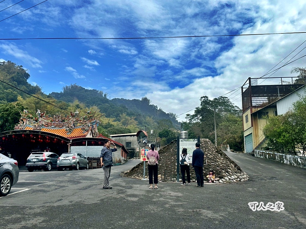 俯瞰景觀。,受天宮,坑內坑步道,彰化一日遊,彰化二水,彰化賞花,百年古道,親子步道,豐柏廣場,黃花風鈴木 俯瞰景觀。,受天宮,坑內坑步道,彰化一日遊,彰化二水,彰化賞花,百年古道,親子步道,豐柏廣場,黃花風鈴木