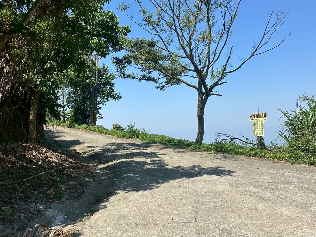 一等三角點,假日去處,健行,健行攻略,古坑,台灣小百岳 (雖然大尖山不是小百岳,但可以作為搜尋關聯詞),台灣登山,台灣秘境,大尖山,後棟仔福德宮,後棟山步道,戶外活動,樟湖生態國民中小學,步道,海拔1305M,涼亭,涼亭野餐,爬山,產業道路,登山,登山推薦,登山裝備,美景,茶園,輕旅行,防曬,階梯步道,雲嘉南平原,雲林,雲林景點 一等三角點,假日去處,健行,健行攻略,古坑,台灣小百岳 (雖然大尖山不是小百岳,但可以作為搜尋關聯詞),台灣登山,台灣秘境,大尖山,後棟仔福德宮,後棟山步道,戶外活動,樟湖生態國民中小學,步道,海拔1305M,涼亭,涼亭野餐,爬山,產業道路,登山,登山推薦,登山裝備,美景,茶園,輕旅行,防曬,階梯步道,雲嘉南平原,雲林,雲林景點