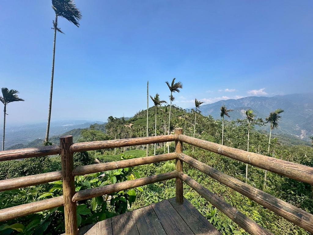 一等三角點,假日去處,健行,健行攻略,古坑,台灣小百岳 (雖然大尖山不是小百岳,但可以作為搜尋關聯詞),台灣登山,台灣秘境,大尖山,後棟仔福德宮,後棟山步道,戶外活動,樟湖生態國民中小學,步道,海拔1305M,涼亭,涼亭野餐,爬山,產業道路,登山,登山推薦,登山裝備,美景,茶園,輕旅行,防曬,階梯步道,雲嘉南平原,雲林,雲林景點 一等三角點,假日去處,健行,健行攻略,古坑,台灣小百岳 (雖然大尖山不是小百岳,但可以作為搜尋關聯詞),台灣登山,台灣秘境,大尖山,後棟仔福德宮,後棟山步道,戶外活動,樟湖生態國民中小學,步道,海拔1305M,涼亭,涼亭野餐,爬山,產業道路,登山,登山推薦,登山裝備,美景,茶園,輕旅行,防曬,階梯步道,雲嘉南平原,雲林,雲林景點