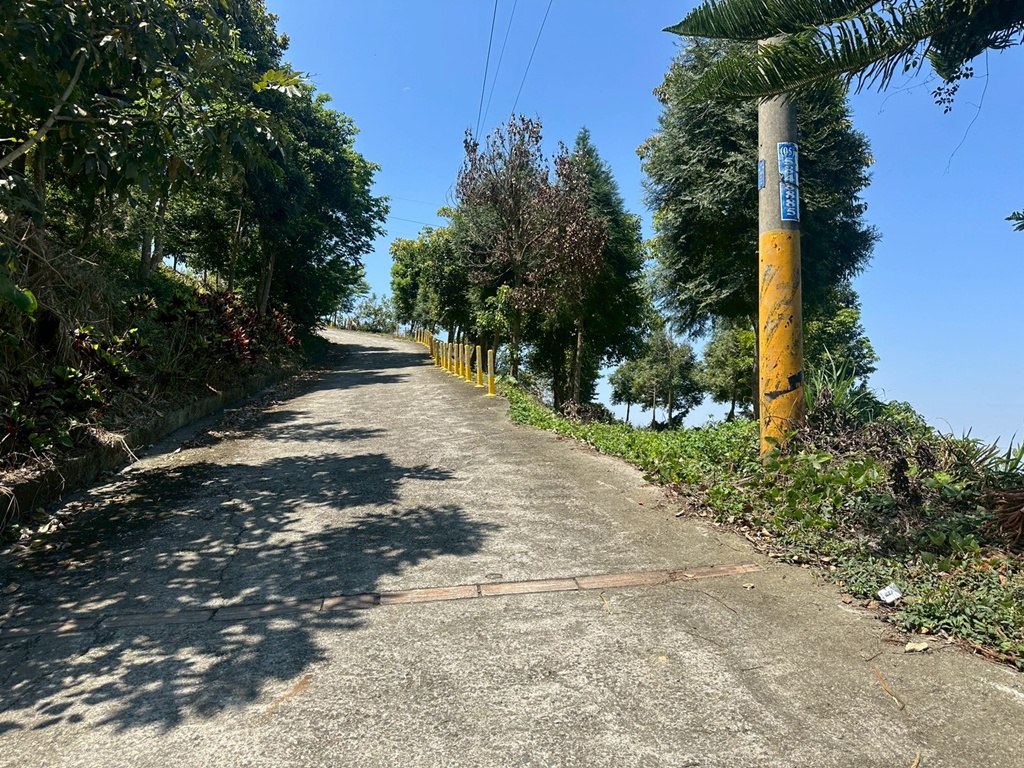 一等三角點,假日去處,健行,健行攻略,古坑,台灣小百岳 (雖然大尖山不是小百岳，但可以作為搜尋關聯詞),台灣登山,台灣秘境,大尖山,後棟仔福德宮,後棟山步道,戶外活動,樟湖生態國民中小學,步道,海拔1305M,涼亭,涼亭野餐,爬山,產業道路,登山,登山推薦,登山裝備,美景,茶園,輕旅行,防曬,階梯步道,雲嘉南平原,雲林,雲林景點