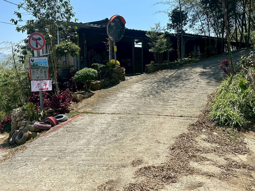 一等三角點,假日去處,健行,健行攻略,古坑,台灣小百岳 (雖然大尖山不是小百岳,但可以作為搜尋關聯詞),台灣登山,台灣秘境,大尖山,後棟仔福德宮,後棟山步道,戶外活動,樟湖生態國民中小學,步道,海拔1305M,涼亭,涼亭野餐,爬山,產業道路,登山,登山推薦,登山裝備,美景,茶園,輕旅行,防曬,階梯步道,雲嘉南平原,雲林,雲林景點 一等三角點,假日去處,健行,健行攻略,古坑,台灣小百岳 (雖然大尖山不是小百岳,但可以作為搜尋關聯詞),台灣登山,台灣秘境,大尖山,後棟仔福德宮,後棟山步道,戶外活動,樟湖生態國民中小學,步道,海拔1305M,涼亭,涼亭野餐,爬山,產業道路,登山,登山推薦,登山裝備,美景,茶園,輕旅行,防曬,階梯步道,雲嘉南平原,雲林,雲林景點