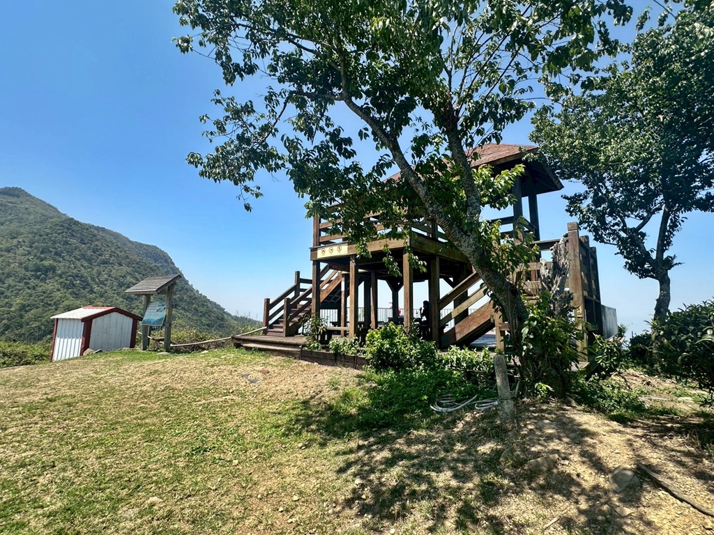 一等三角點,假日去處,健行,健行攻略,古坑,台灣小百岳 (雖然大尖山不是小百岳,但可以作為搜尋關聯詞),台灣登山,台灣秘境,大尖山,後棟仔福德宮,後棟山步道,戶外活動,樟湖生態國民中小學,步道,海拔1305M,涼亭,涼亭野餐,爬山,產業道路,登山,登山推薦,登山裝備,美景,茶園,輕旅行,防曬,階梯步道,雲嘉南平原,雲林,雲林景點 一等三角點,假日去處,健行,健行攻略,古坑,台灣小百岳 (雖然大尖山不是小百岳,但可以作為搜尋關聯詞),台灣登山,台灣秘境,大尖山,後棟仔福德宮,後棟山步道,戶外活動,樟湖生態國民中小學,步道,海拔1305M,涼亭,涼亭野餐,爬山,產業道路,登山,登山推薦,登山裝備,美景,茶園,輕旅行,防曬,階梯步道,雲嘉南平原,雲林,雲林景點