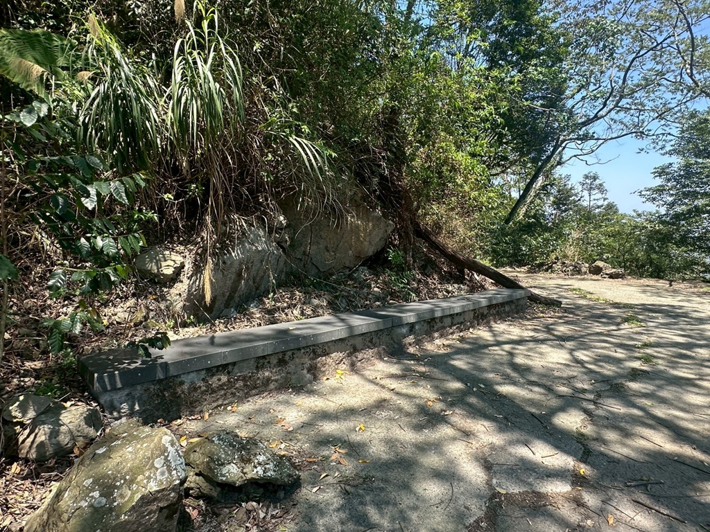 一等三角點,假日去處,健行,健行攻略,古坑,台灣小百岳 (雖然大尖山不是小百岳,但可以作為搜尋關聯詞),台灣登山,台灣秘境,大尖山,後棟仔福德宮,後棟山步道,戶外活動,樟湖生態國民中小學,步道,海拔1305M,涼亭,涼亭野餐,爬山,產業道路,登山,登山推薦,登山裝備,美景,茶園,輕旅行,防曬,階梯步道,雲嘉南平原,雲林,雲林景點 一等三角點,假日去處,健行,健行攻略,古坑,台灣小百岳 (雖然大尖山不是小百岳,但可以作為搜尋關聯詞),台灣登山,台灣秘境,大尖山,後棟仔福德宮,後棟山步道,戶外活動,樟湖生態國民中小學,步道,海拔1305M,涼亭,涼亭野餐,爬山,產業道路,登山,登山推薦,登山裝備,美景,茶園,輕旅行,防曬,階梯步道,雲嘉南平原,雲林,雲林景點