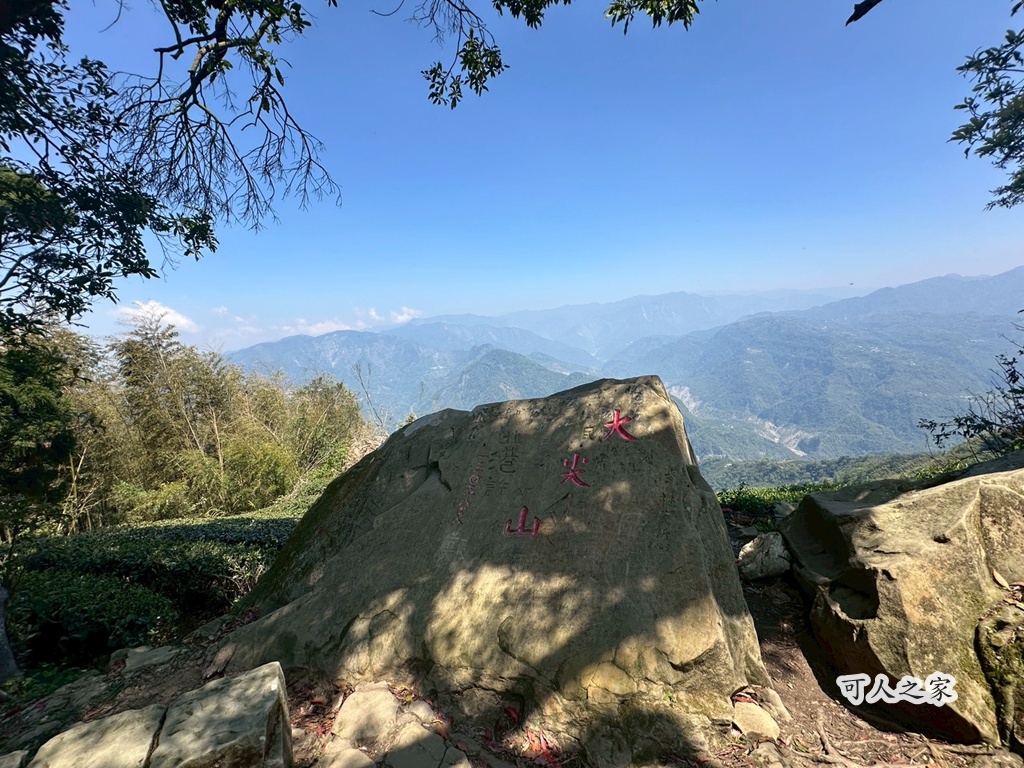 一等三角點,假日去處,健行,健行攻略,古坑,台灣小百岳 (雖然大尖山不是小百岳，但可以作為搜尋關聯詞),台灣登山,台灣秘境,大尖山,後棟仔福德宮,後棟山步道,戶外活動,樟湖生態國民中小學,步道,海拔1305M,涼亭,涼亭野餐,爬山,產業道路,登山,登山推薦,登山裝備,美景,茶園,輕旅行,防曬,階梯步道,雲嘉南平原,雲林,雲林景點
