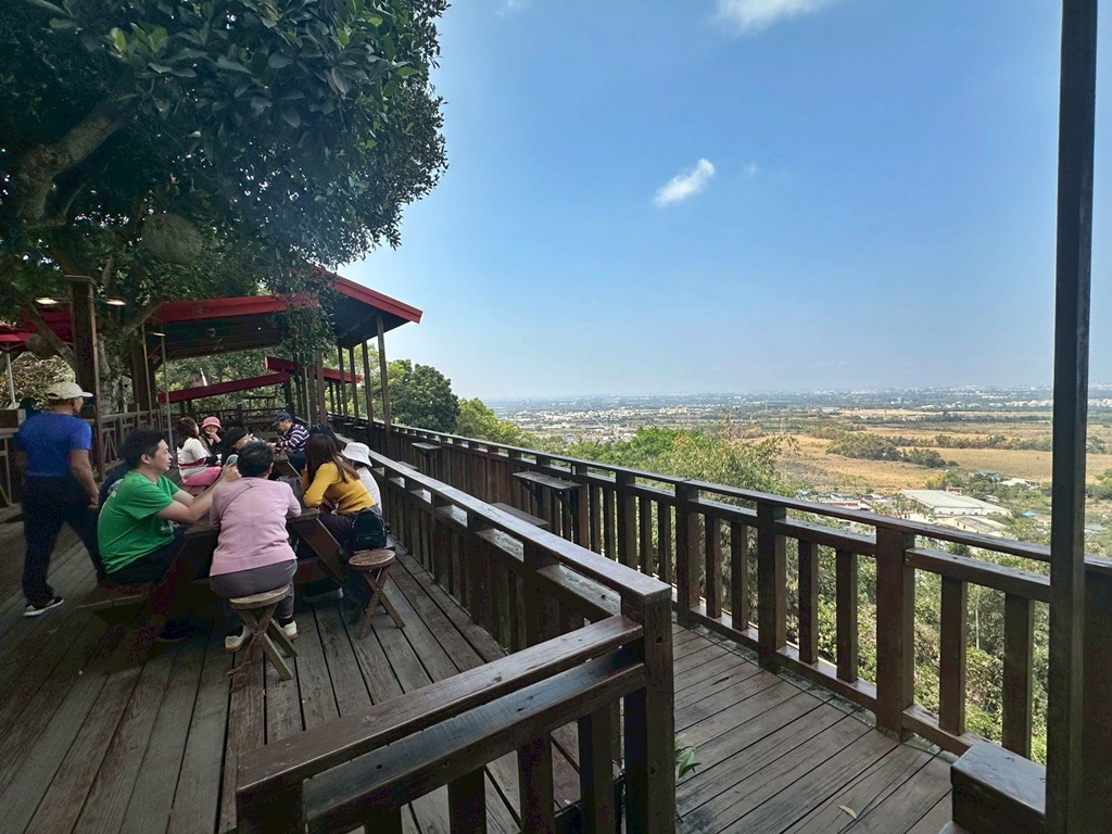 劍湖山摩天輪,古坑美食,慈園樂文創園區,肖楠綠色隧道,茄苳樹,跨年煙火觀賞點,部落格推薦,雲林古坑,雲林旅遊,雲林景觀餐廳