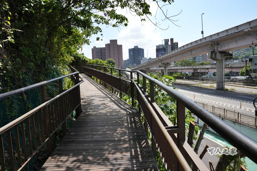 台北秘境【小觀音山木棧道】延伸感十足的木棧道,城市裡的療癒系散步秘境! @可人之家 @可人之家