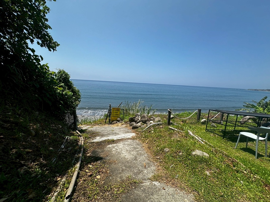 南洋風咖啡廳,台東咖啡廳,台東必去,台東旅遊,台東景點,台東海景咖啡,台東秘境,台東親子景點,台東豪華露營,太平洋海景,拉法鋼琴咖啡屋,東河咖啡,東河景點,海邊吊床