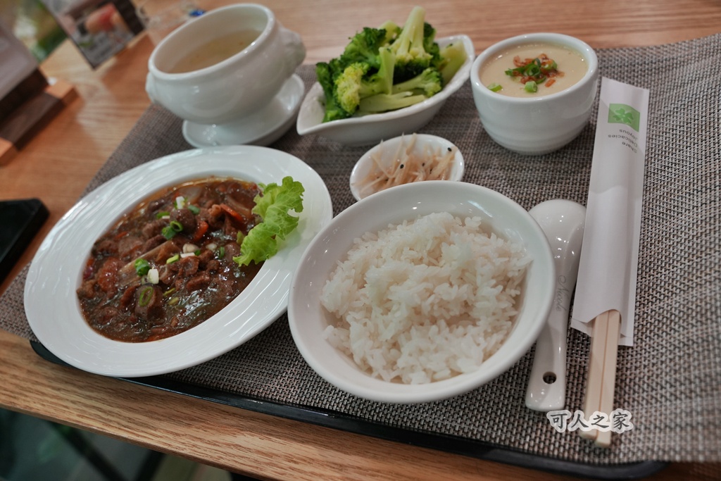 Google預約,下午茶,人文餐廳,古色古香,台中,台中景點,品茶,城市綠洲,家庭聚餐,慢活時光,戶外用餐,新社,療癒,禪風,簡餐,綠意,聚餐推薦,茶與人文藝術空間,茶館,蔥爆牛柳,藝文空間,週末去處,鄉村蔥香燒雞,醬燒栗子雞,隱藏版美食,雅園溏,餐廳
