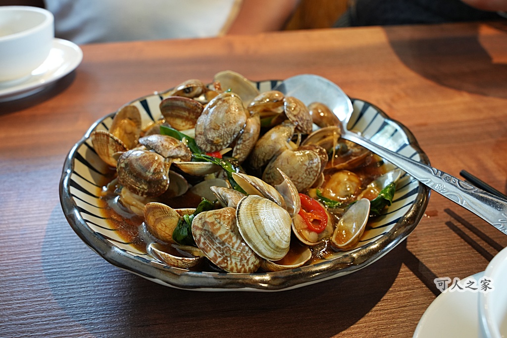 宜蘭海鮮,小豪海鮮,平價海鮮,必吃海鮮,旅遊美食,櫻花蝦炒飯,脆皮魚,蒜泥板條蝦,軟殼蟹,隱藏菜單,頭城美食