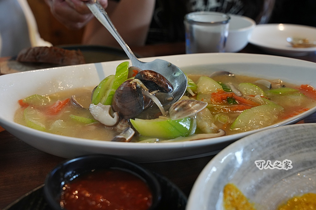 宜蘭海鮮,小豪海鮮,平價海鮮,必吃海鮮,旅遊美食,櫻花蝦炒飯,脆皮魚,蒜泥板條蝦,軟殼蟹,隱藏菜單,頭城美食