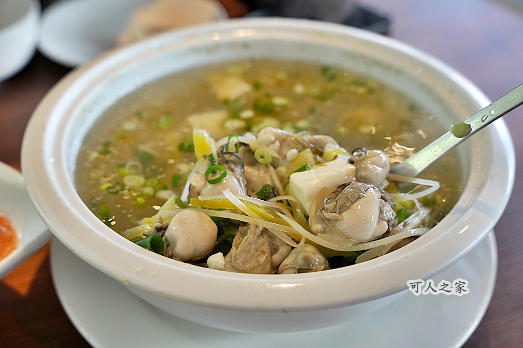 宜蘭海鮮,小豪海鮮,平價海鮮,必吃海鮮,旅遊美食,櫻花蝦炒飯,脆皮魚,蒜泥板條蝦,軟殼蟹,隱藏菜單,頭城美食