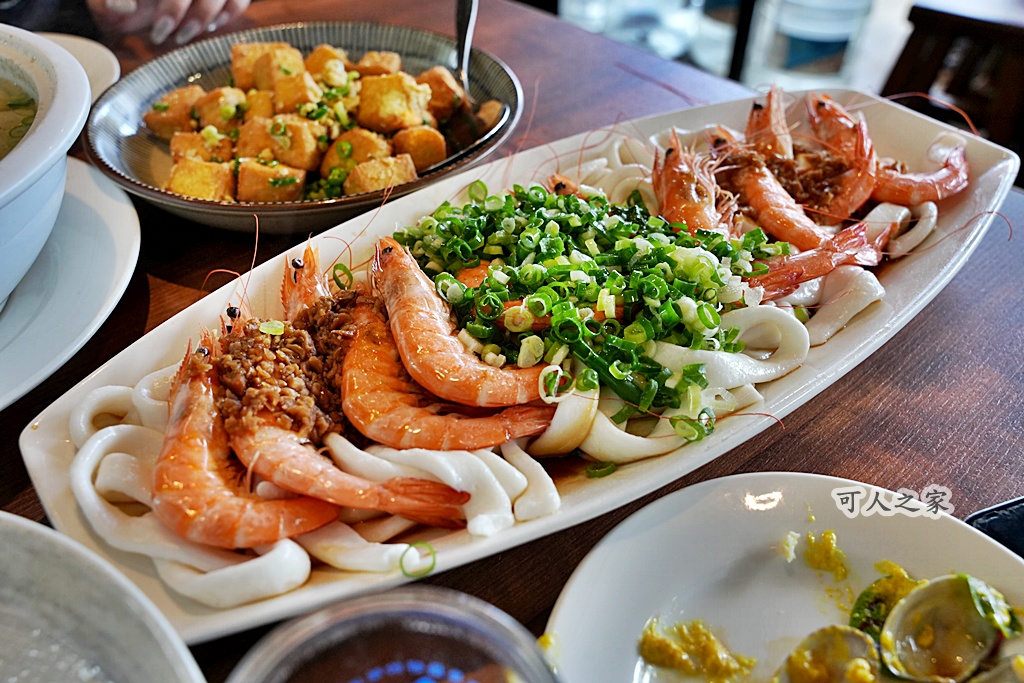宜蘭海鮮,小豪海鮮,平價海鮮,必吃海鮮,旅遊美食,櫻花蝦炒飯,脆皮魚,蒜泥板條蝦,軟殼蟹,隱藏菜單,頭城美食