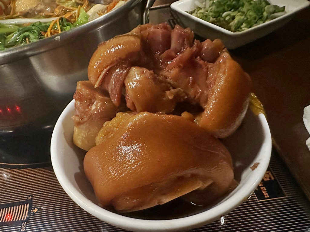 北斗~萬八鍋物,改為自助式取餐,新推出滷豬腳、麻辣鴨血、炸物 @可人之家 @可人之家