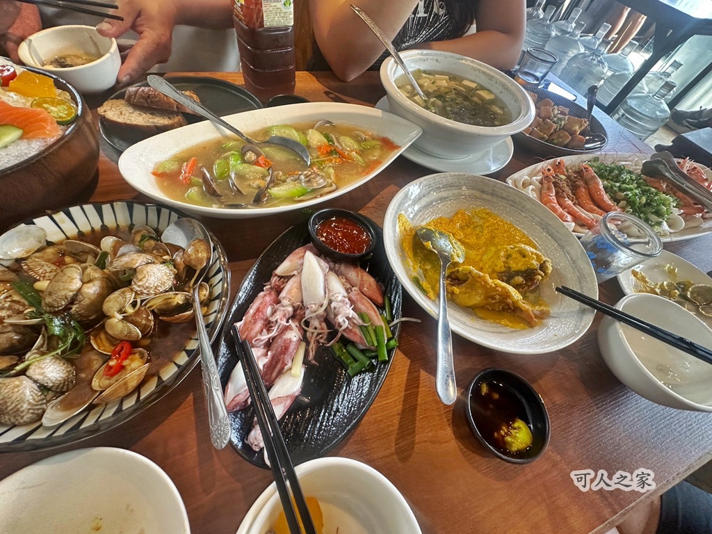 宜蘭海鮮,小豪海鮮,平價海鮮,必吃海鮮,旅遊美食,櫻花蝦炒飯,脆皮魚,蒜泥板條蝦,軟殼蟹,隱藏菜單,頭城美食