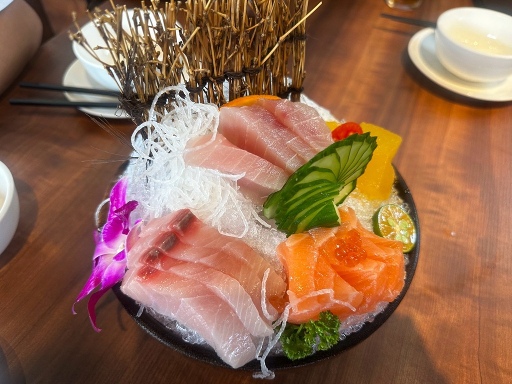 宜蘭海鮮,小豪海鮮,平價海鮮,必吃海鮮,旅遊美食,櫻花蝦炒飯,脆皮魚,蒜泥板條蝦,軟殼蟹,隱藏菜單,頭城美食